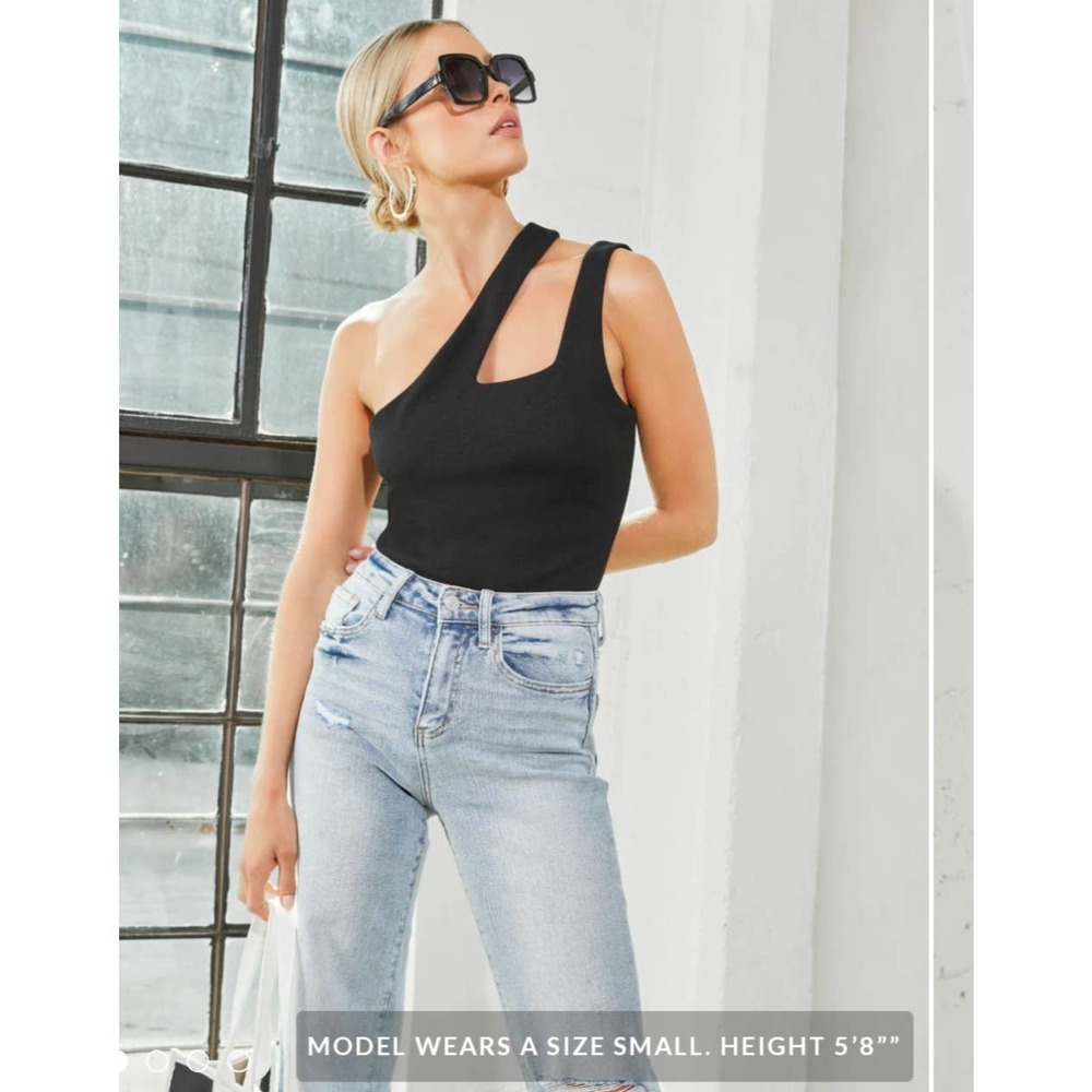 NWT Vici Caresha One Shoulder Cut Out Crop Top small